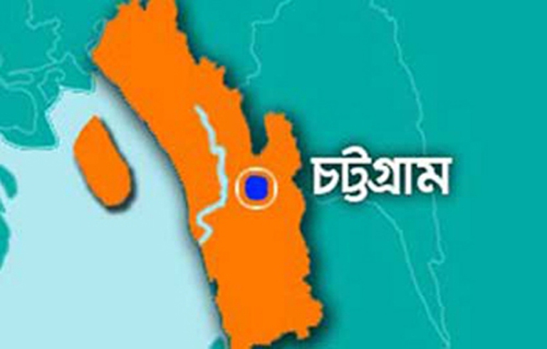 মিরসরাইয়ে ট্রাক চাপায় সহকারিসহ চালক নিহত