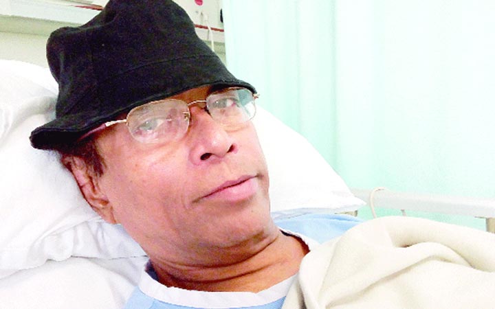 ১১টায় শহিদ মিনারে সবস্তরের মানুষের শ্রদ্ধা