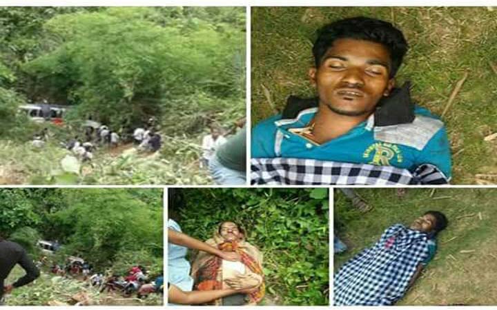 চট্টগ্রামে যাত্রীবাহী বাস পাহাড় থেকে খাদে, নিহত ৫ (ভিডিও)