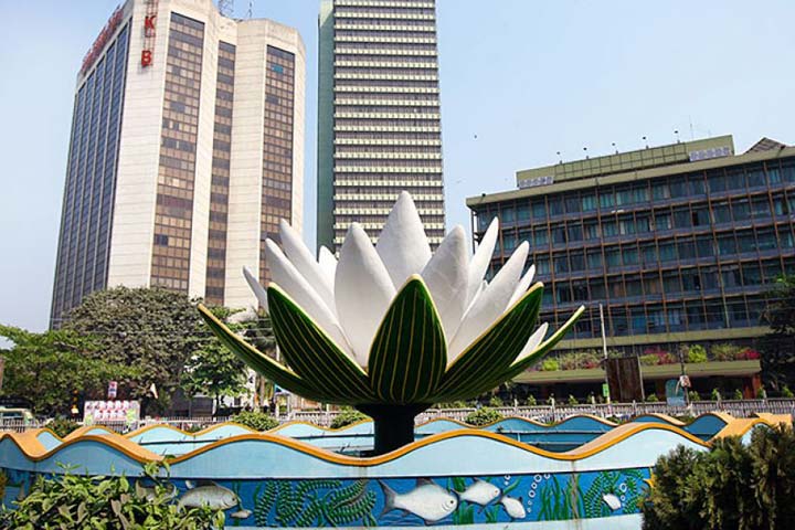 জনগণ ও ব্যাংকের টাকা খাচ্ছে ঋণ খেলাপিরা