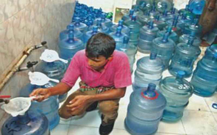 ভেতরে ওয়াসার পানি, লেবেল মিনারেল