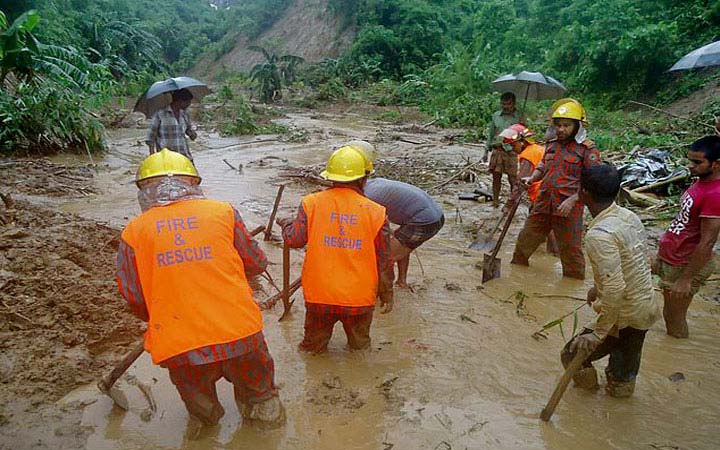 পাহাড় ধস : মৃতের সংখ্যা ১৫১ (ভিডিও)