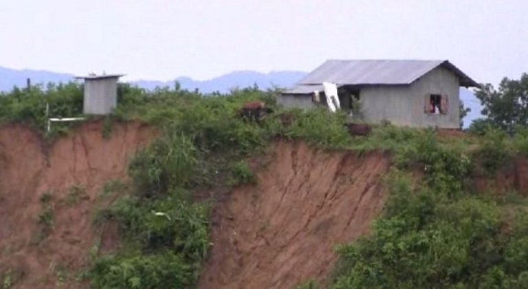 পাহাড়ে এখনো ঝুঁকি নিয়ে বাস করছেন অনেকেই