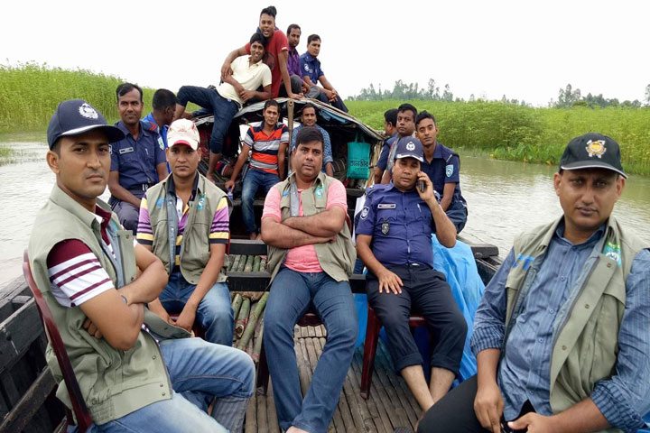 সুন্দরগঞ্জের চরাঞ্চলে ‘ব্লক রেড’, গ্রেপ্তার ৬