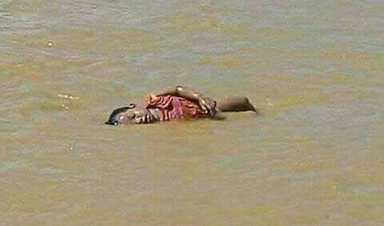 নাফ নদীতে ভাসমান রোহিঙ্গা শিশুর ছবি ভাইরাল