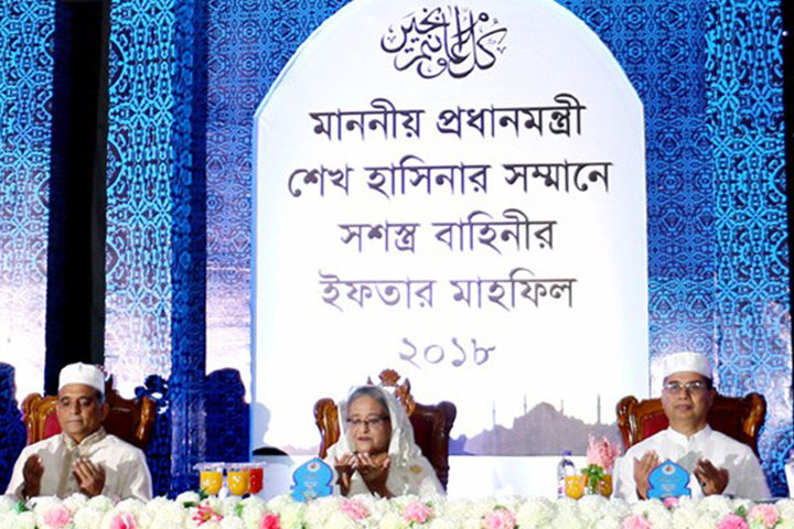 সশস্ত্র বাহিনীর ইফতারে প্রধানমন্ত্রী