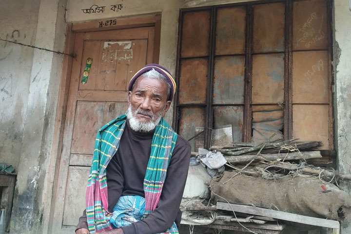 The waiting old man