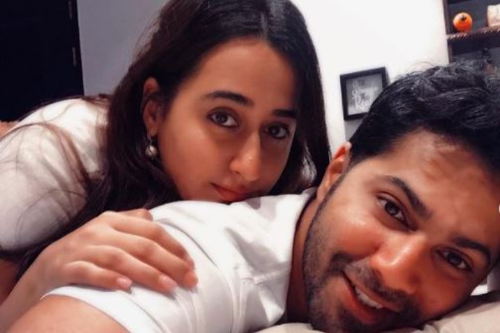 স্ত্রীর সঙ্গে বরুণের ঘনিষ্ঠ ছবি ভাইরাল