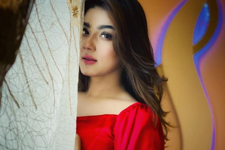 বাজে ভিডিও ছড়ানোর শঙ্কায় মাহিয়া মাহি