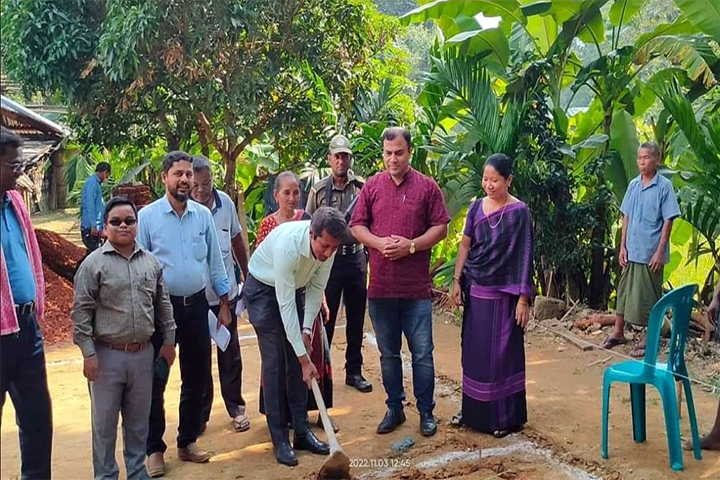সাফ জয়ী নারী ফুটবলার রূপনার ঘর নির্মাণ কাজের উদ্বোধন 