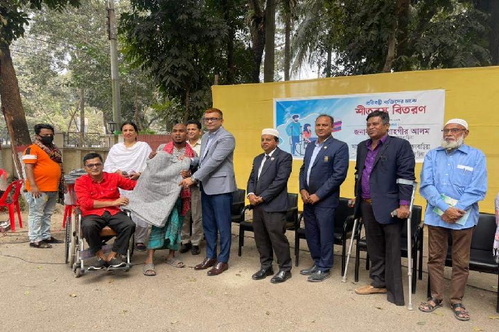 ব্রাহ্মণবাড়িয়ায় শতাধিক শারীরিক প্রতিবন্ধীদের মাঝে শীতবস্ত্র বিতরণ 
