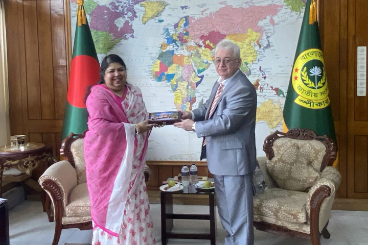 'Moscow intends to continue cooperation with Dhaka'