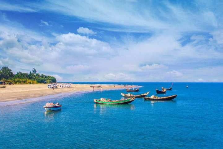 সেন্টমার্টিন দ্বীপ থেকে ৭ লাখ ইয়াবা উদ্ধার