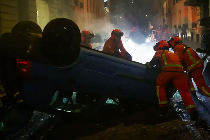 France riots: Mayor says rioters ram into his house