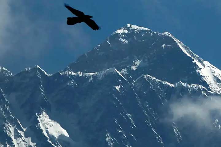 Nepal: 6 die after helicopter crashes near Mount Everest