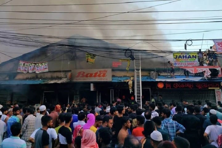 Fire at Mohammadpur Krishi Market under control