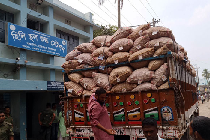 হিলি স্থলবন্দর দিয়ে আমদানি-রপ্তানি শুরু