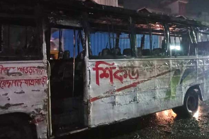 গাড়িতে আগুন