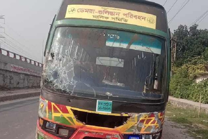 ডেমরায় বাসের ধাক্কায় লেগুনার ৩ যাত্রী নিহত