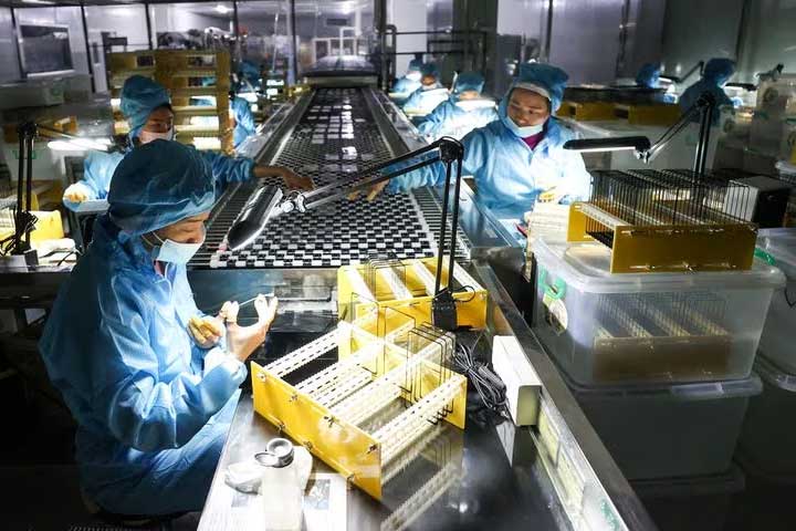 China's factories fall deeper into contraction, more policy support expected