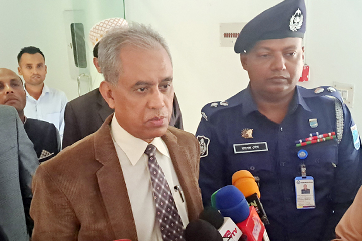 আমরা আমাদের বিবেকের চাপে আছি : ইসি আলমগীর