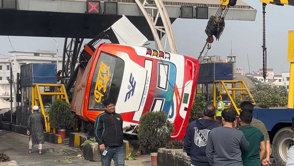 Bus overturns on Hanif flyover