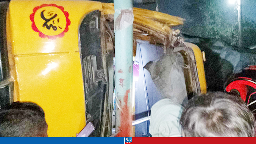 ঘন কুয়াশায় নিয়ন্ত্রণ হারিয়ে উল্টে গেল ট্রাক, চালক নিহত