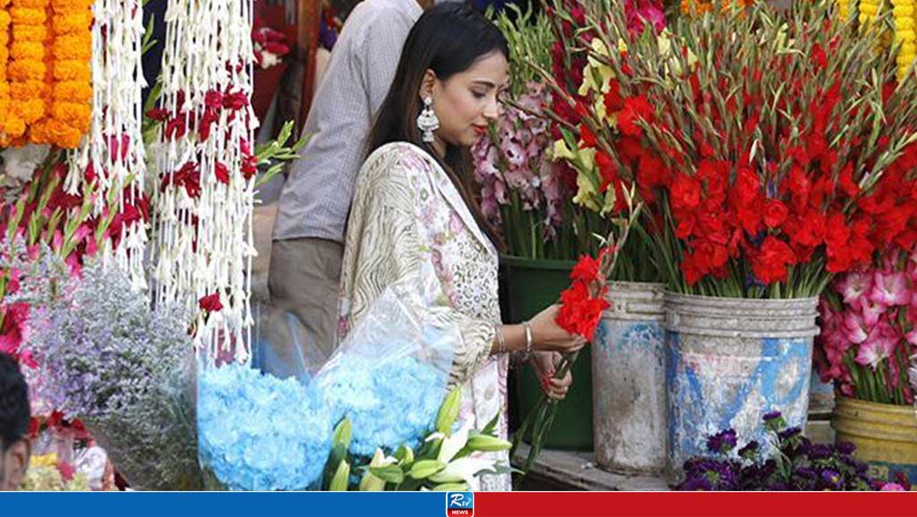 বাড়ছে ফুলের দাম