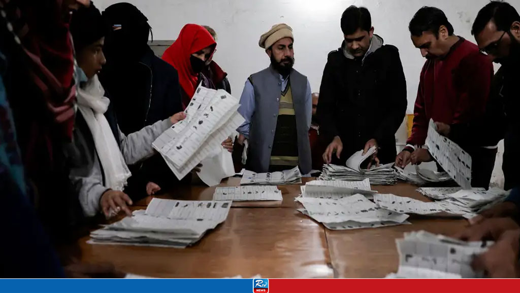 Pakistan election: Army chief urges end to 'polarization'