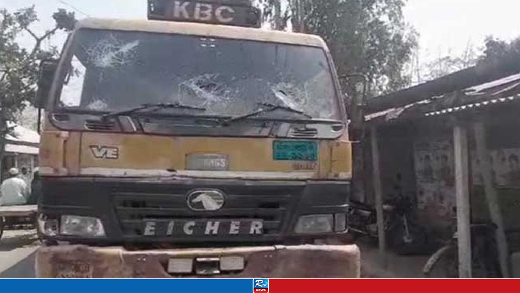 নাটোরে অটোভ্যানে ট্রাকের ধাক্কা, নিহত ৩