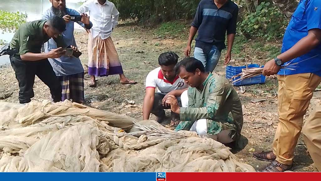 কুয়াকাটায় অবৈধ চায়না দুয়ারী জাল পুড়িয়ে ধ্বংস