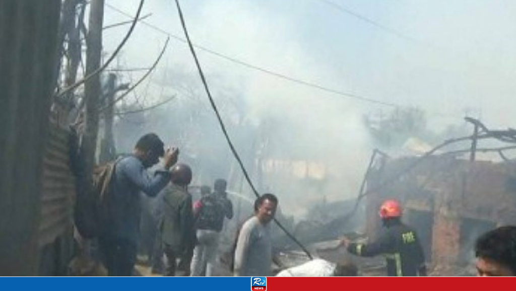এবার মানিকগঞ্জে কয়েল কারখানা ও কাঠপট্টিতে আগুন