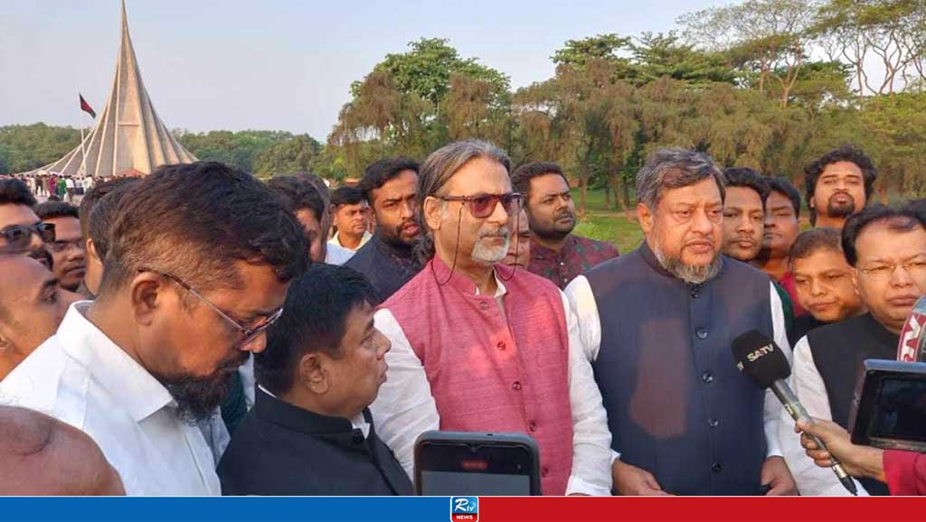 সাভারের জাতীয় স্মৃতিসৌধে মুক্তিযুদ্ধের শহীদদের প্রতি শ্রদ্ধা জানানো শেষে সাংবাদিকদের সঙ্গে আলাপকালে যুবলীগের চেয়ারম্যান শেখ ফজলে শামস পরশ