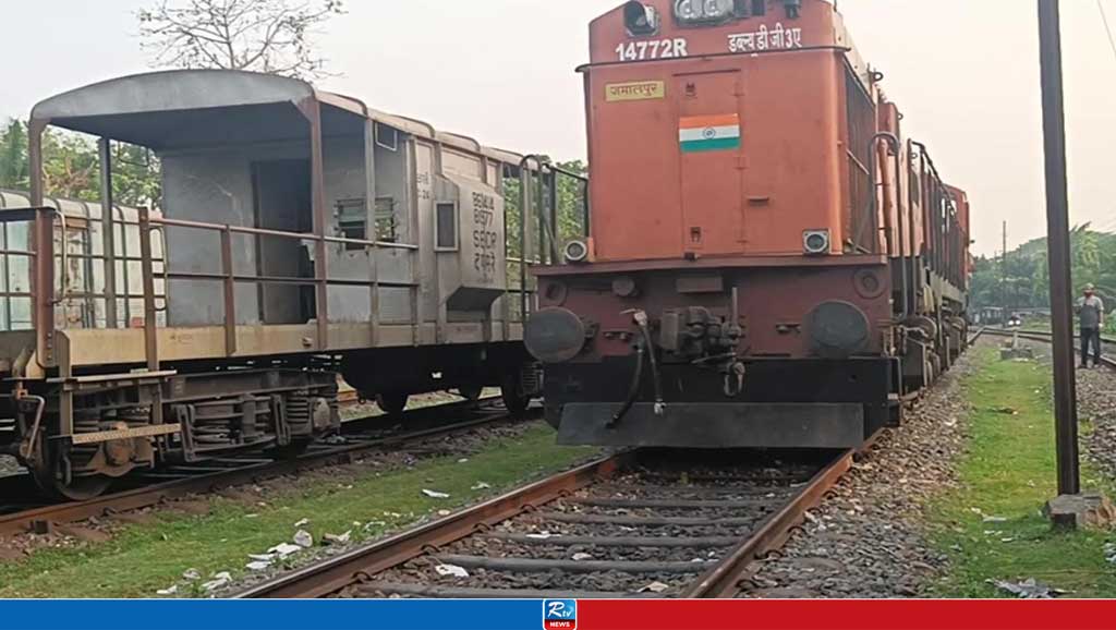 ভারত থেকে আসলো পেঁয়াজের প্রথম চালান