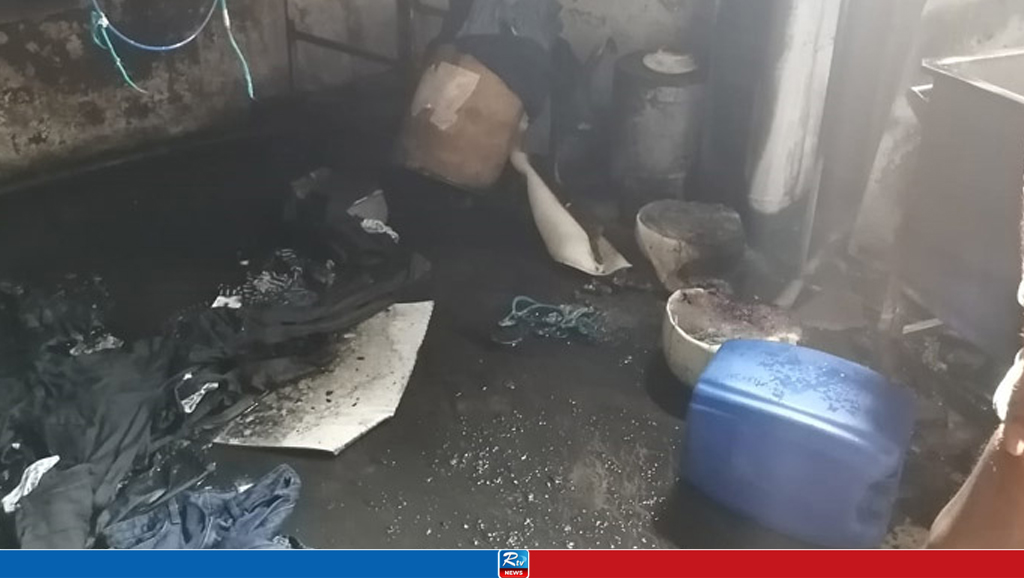 গাজীপুরে টাইলস কারখানায় আগুন, দেড় ঘণ্টা পর নিয়ন্ত্রণে
