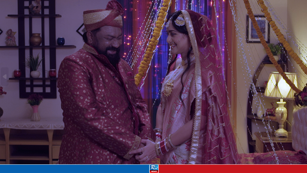 ‘তিন অক্ষরে নাম যার’ নাটকের একটি দৃশ্যে চাষী আলম ও সালহা খানম নাদিয়া