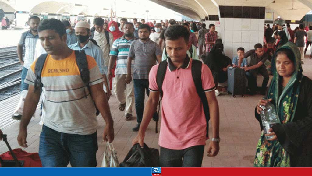 ঈদযাত্রায় ফিরতি ট্রেনে যাত্রীর চাপ