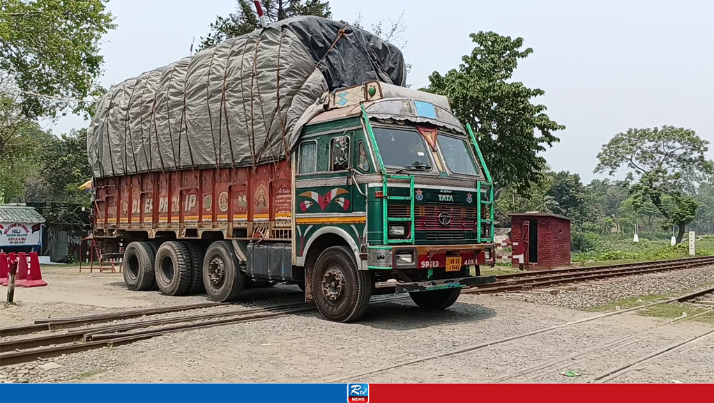 হিলি স্থলবন্দর দিয়ে ৭০০ টন আলু আমদানি