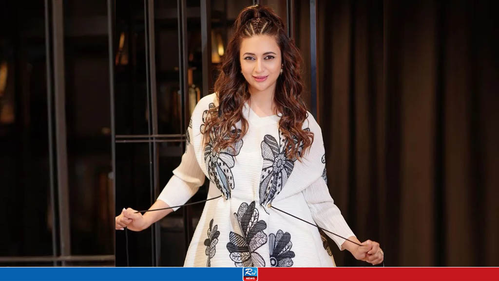 দিব্যাঙ্কা ত্রিপাঠি