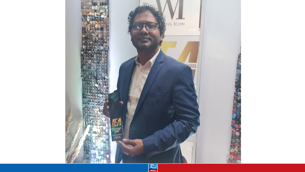 মুম্বাইয়ে সম্মাননা পেলেন কামরুজ্জামান মিল্লাত