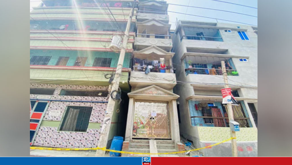 ধামরাইয়ে হেলে পড়েছে চার তলা ভবন
