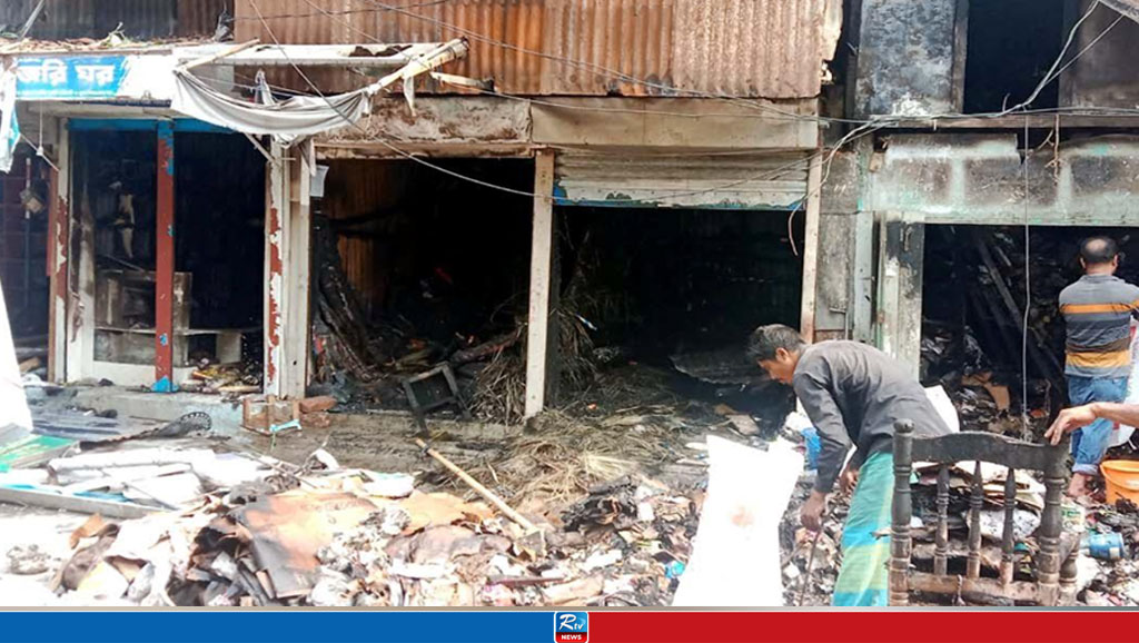 গাইবান্ধায় আগুনে পুড়েছে ১০ দোকান 