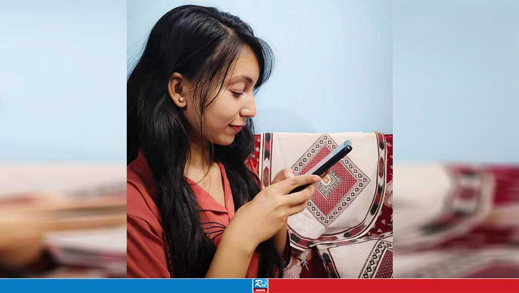 মোবাইলে ইন্টারনেট ব্যবহারে এশিয়ায় পিছিয়ে বাংলাদেশের নারীরা