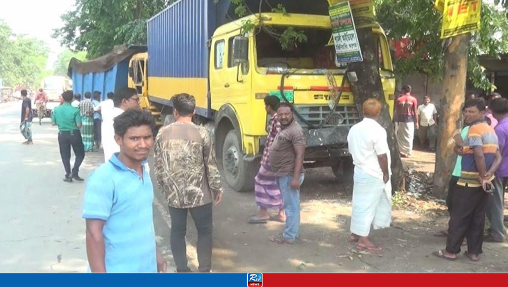 রাস্তা পারাপারের জন্য দাঁড়িয়ে ছিল নানির সঙ্গে, নাতনিকে পিষে দিলো ডাম্পট্রাক