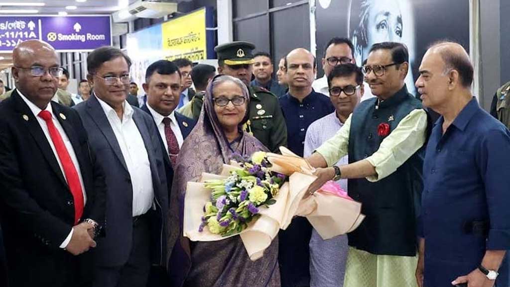 ভারত সফর শেষে দেশে ফিরলেন প্রধানমন্ত্রী