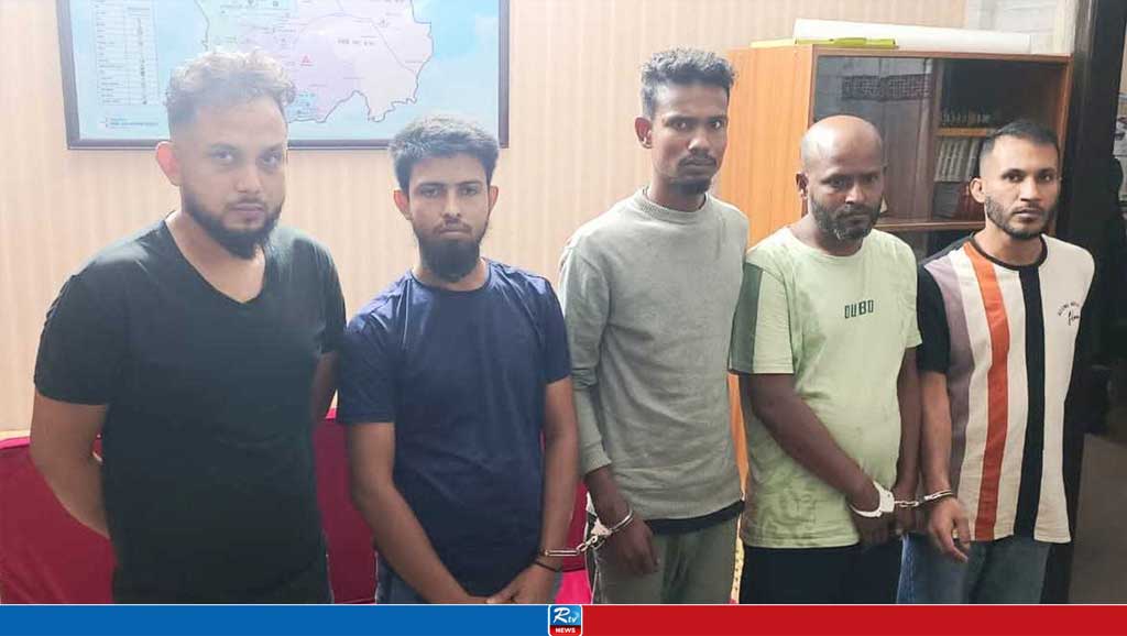 ছাত্রলীগ ও ছাত্রদল নেতারা মিলে ছিনতাই, আটক ৫