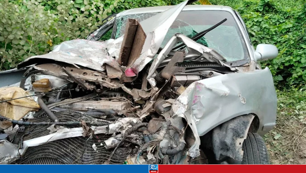 বাস-প্রাইভেটকার-ইজিবাইকের ত্রিমুখী সংঘর্ষ, নিহত ২ 