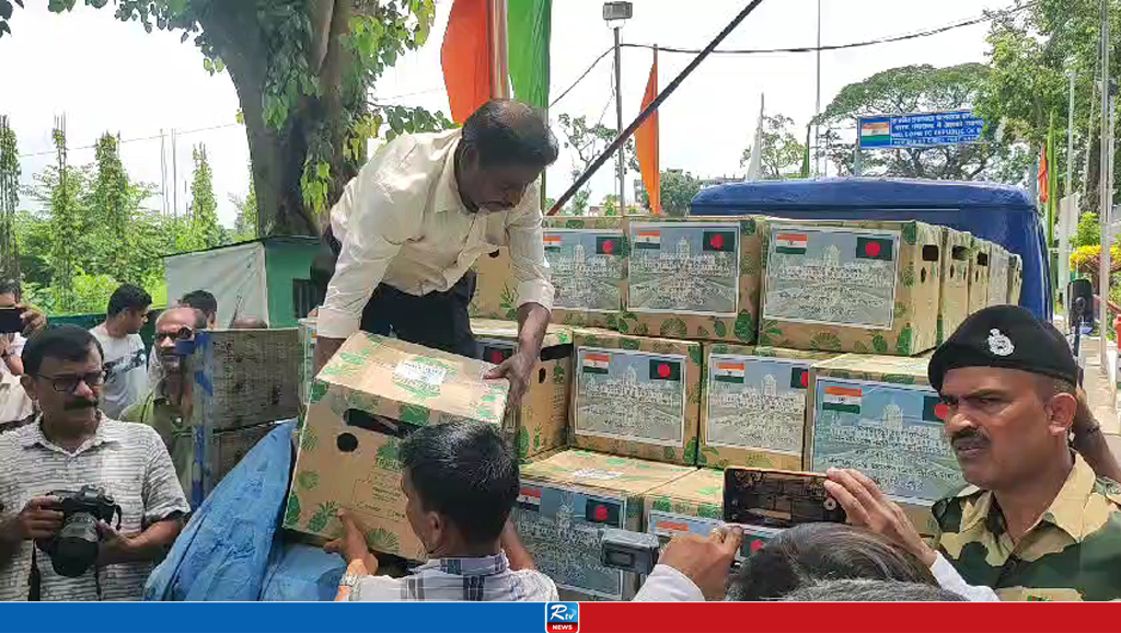 প্রধানমন্ত্রী শেখ হাসিনার জন্য আনারস পাঠালেন ত্রিপুরার মুখ্যমন্ত্রী 