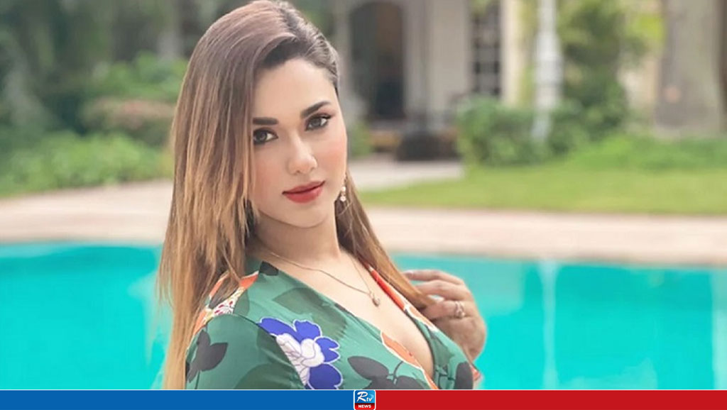 পরিচালক মিথ্যাচার করছে: ববি 