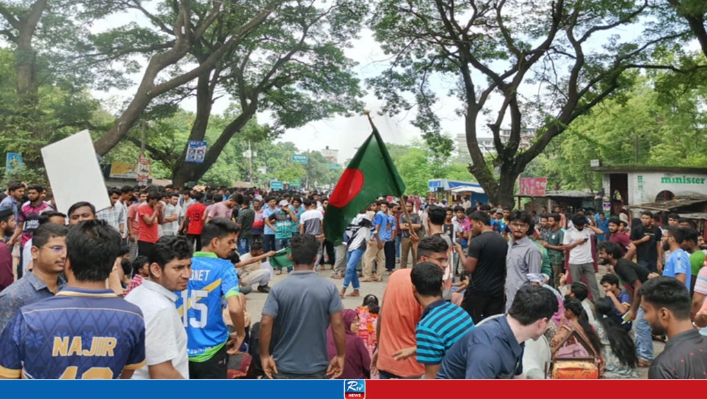 কুষ্টিয়া-খুলনা মহাসড়ক অবরোধ ইবি শিক্ষার্থীদের